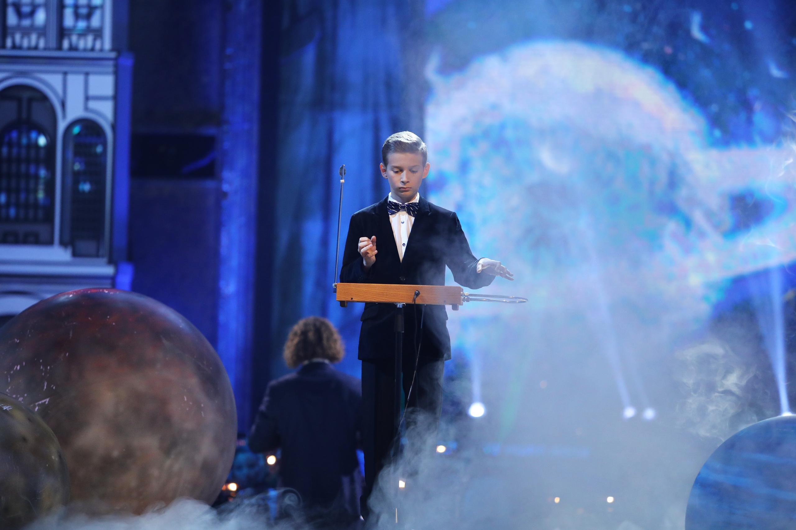 Theremin in the final of the All-Russian competition of young talents “The Blue Bird” young thereminist
