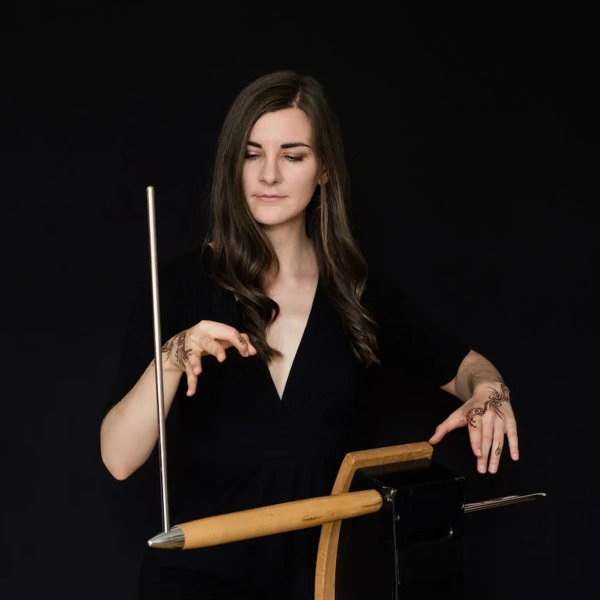 Carolina Eyck and theremin
